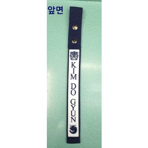 카본원단 봉제된 자수 이니셜 네임택입니다.
